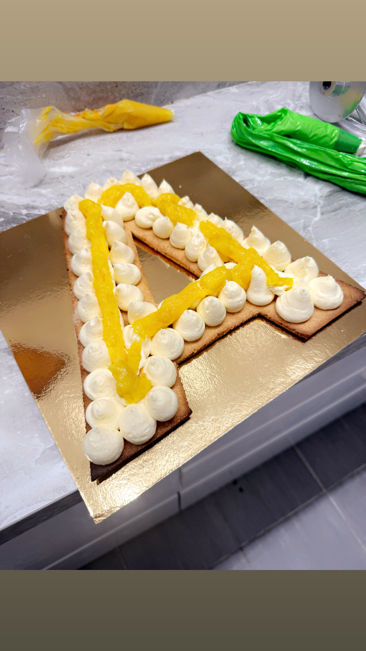 Letter Cake A mangue